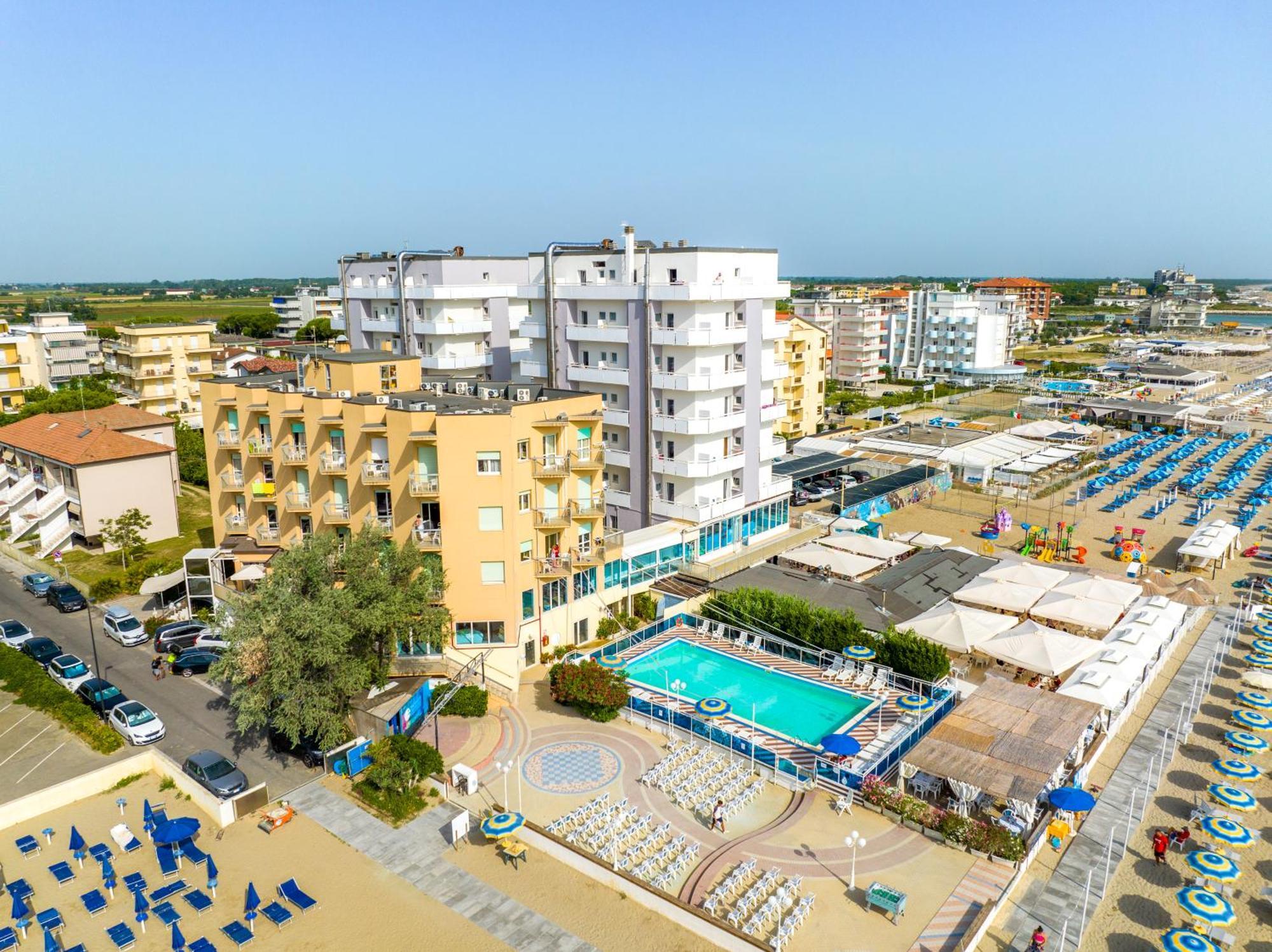 Bikini Tropicana Family Hotel Lido Di Savio Extérieur photo
